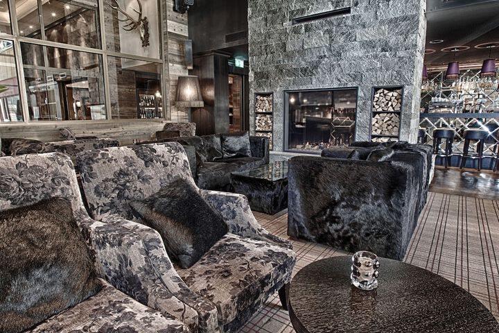 Lounge 77 of 91