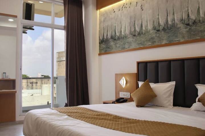 Room 2 of 38