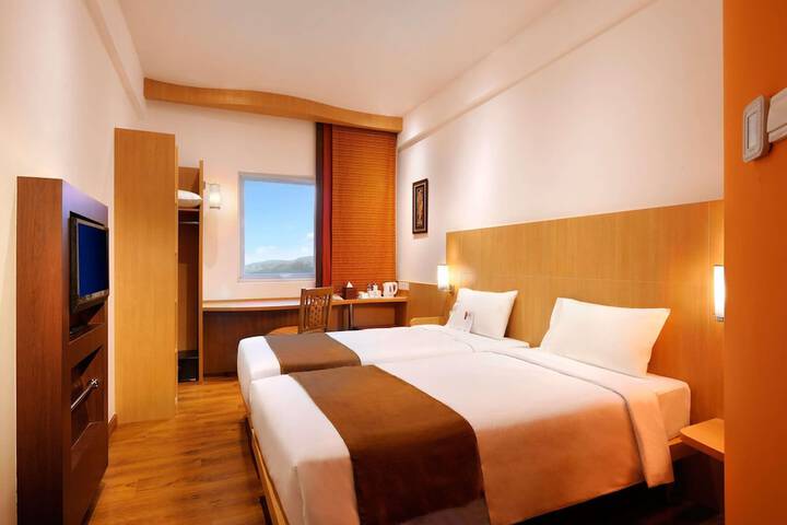 Room 10 of 31