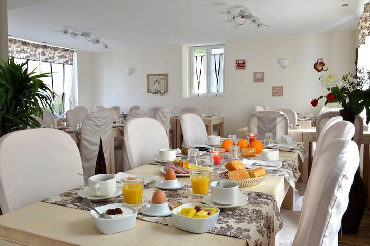 Breakfast/Coffee Service 64 of 84