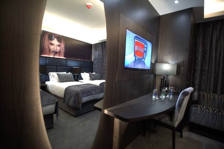 Room 3 of 34