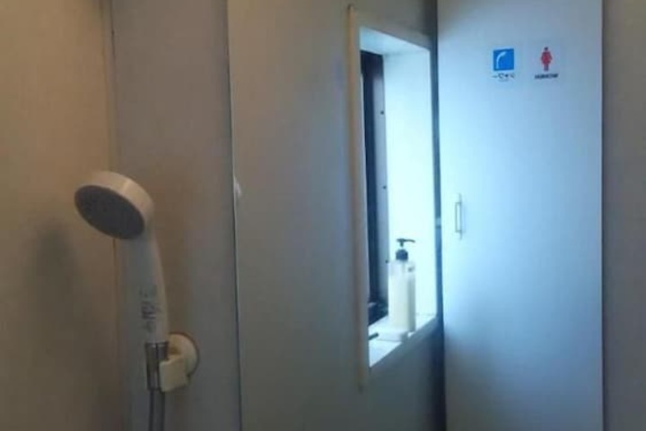 Room 10 of 14