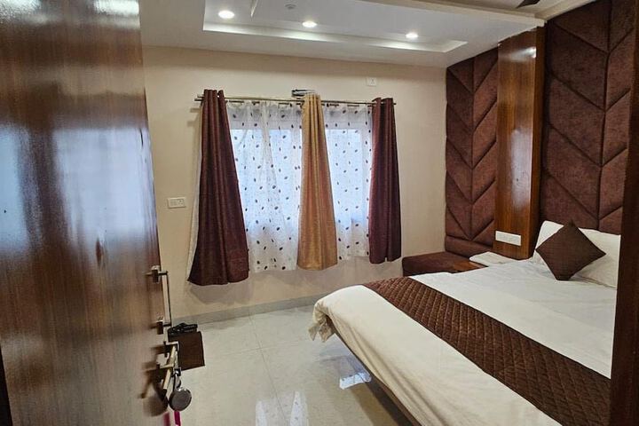 Room 10 of 31