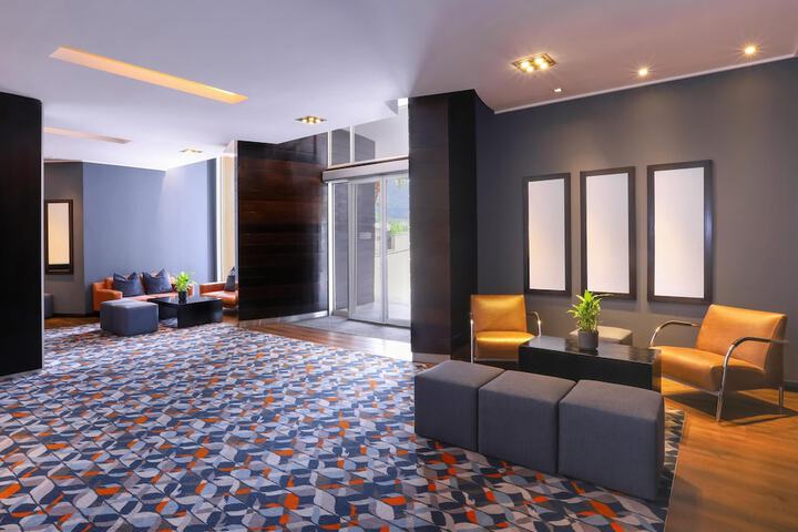 Entrance & Lobby