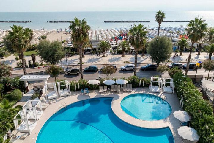 International Hotel & Suite