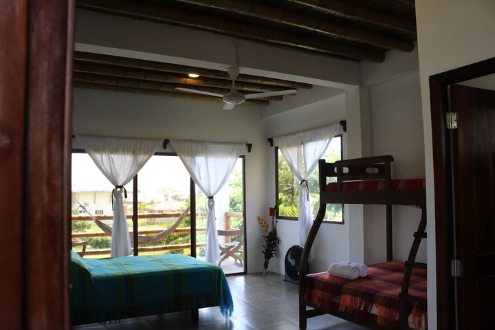Room 6 of 10