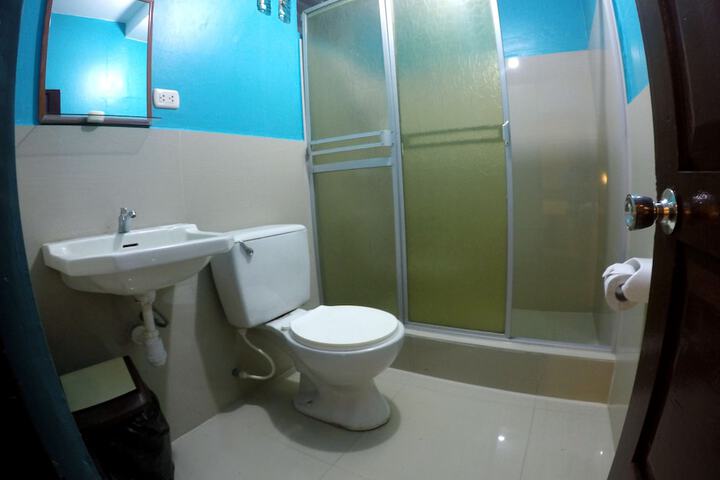 Room 17 of 28