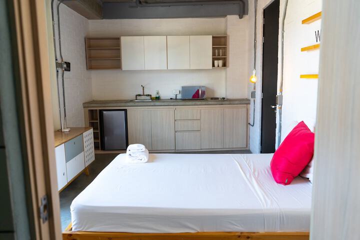 Room 13 of 31