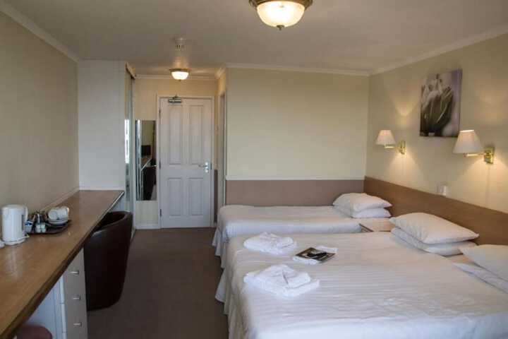 Room 16 of 60