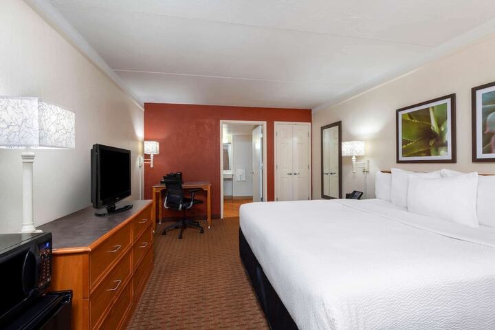 2 Double Beds Accessible (9 of 13)