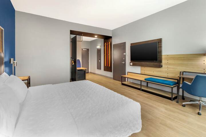 Room 11 of 43