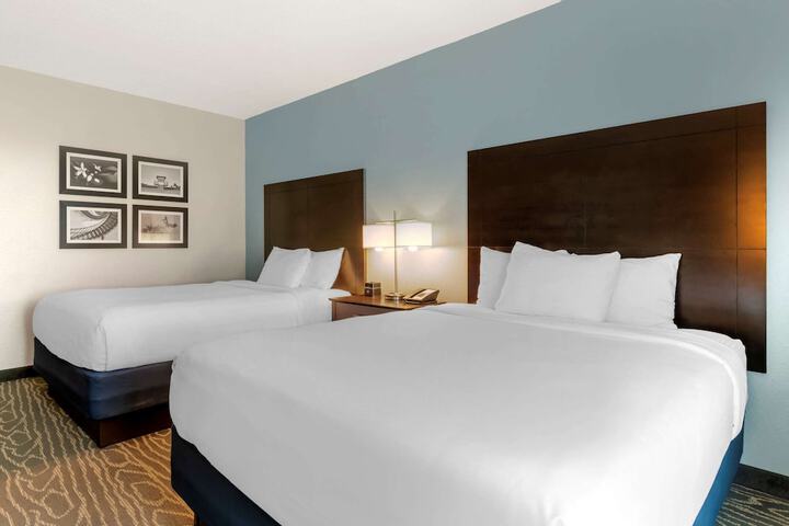 2 Queen Beds (3 of 11)