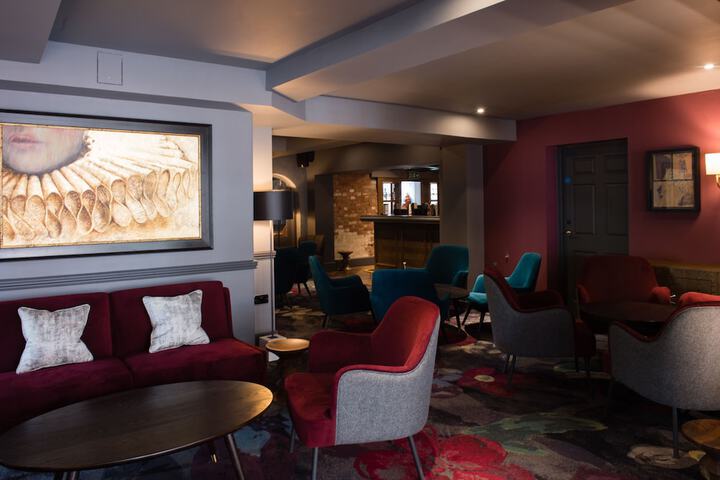 Lounge 53 of 70