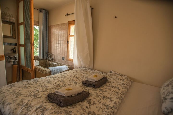 Room 4 of 99