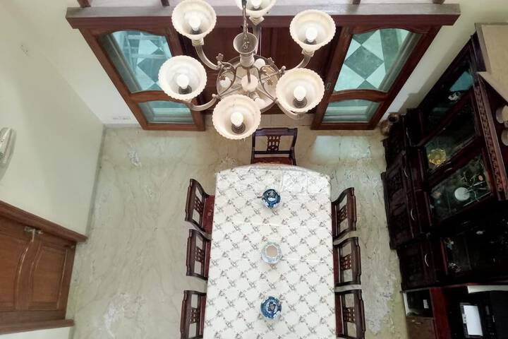 Room 14 of 28