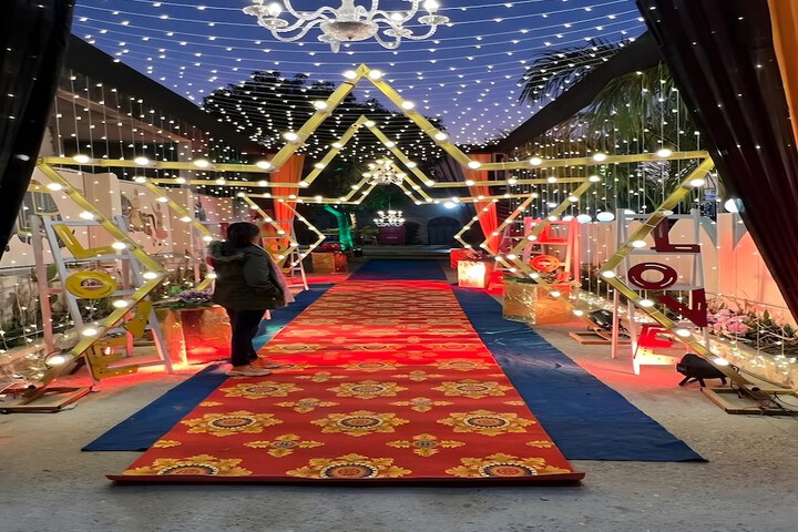 Ballroom/Hall 21 of 31