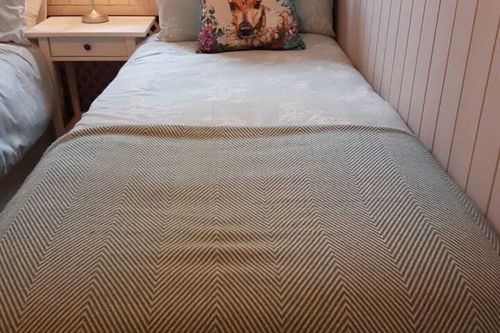 Room 12 of 16