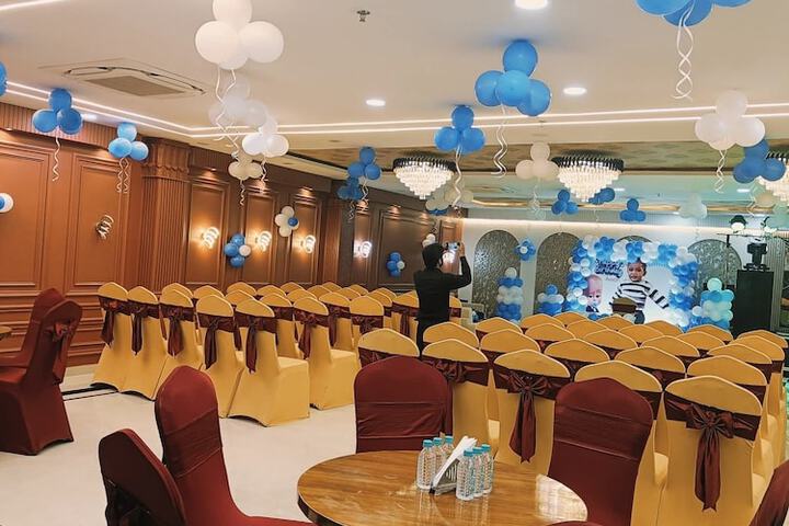 Ballroom/Hall 38 of 70