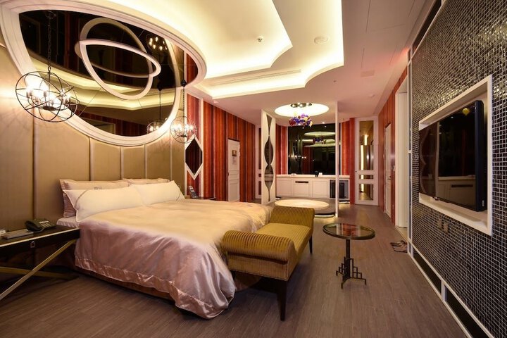 Room 13 of 113