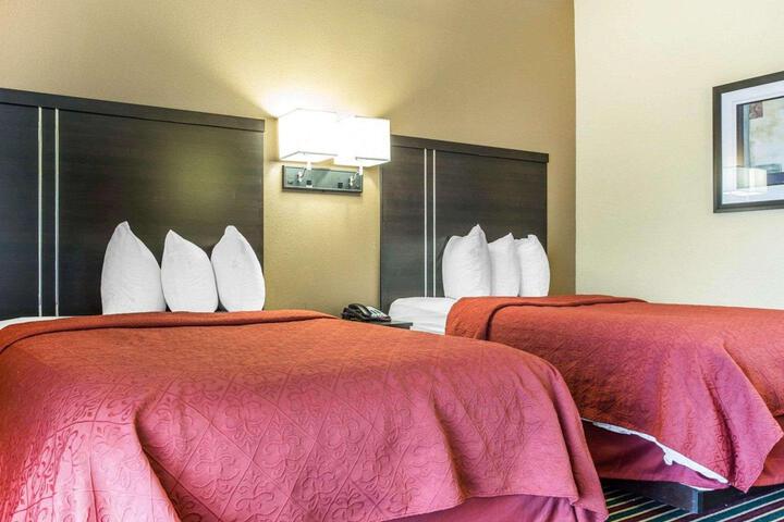 2 Double Beds (12 of 15)