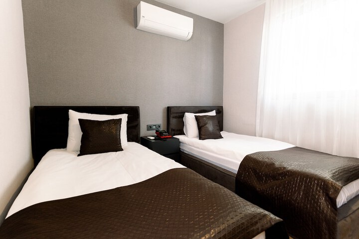 Room 3 of 7