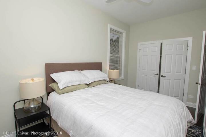 Room 6 of 9