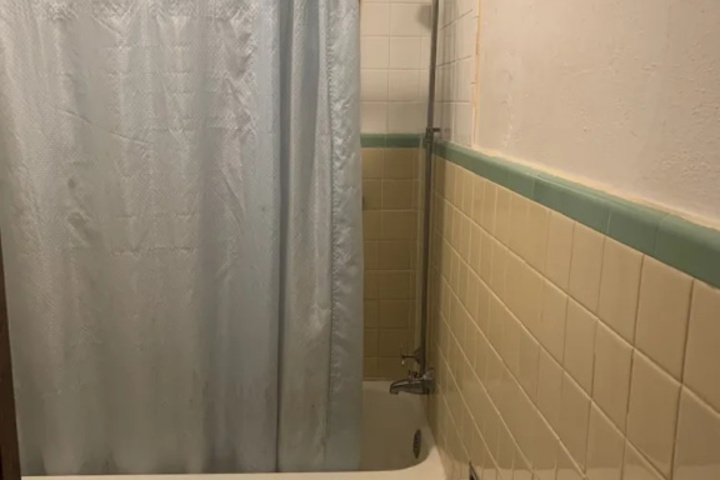 Room 9 of 10