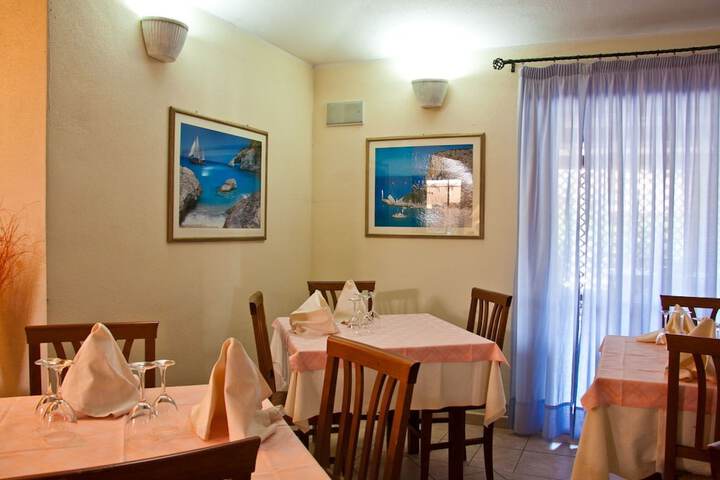 Dining 10 of 15