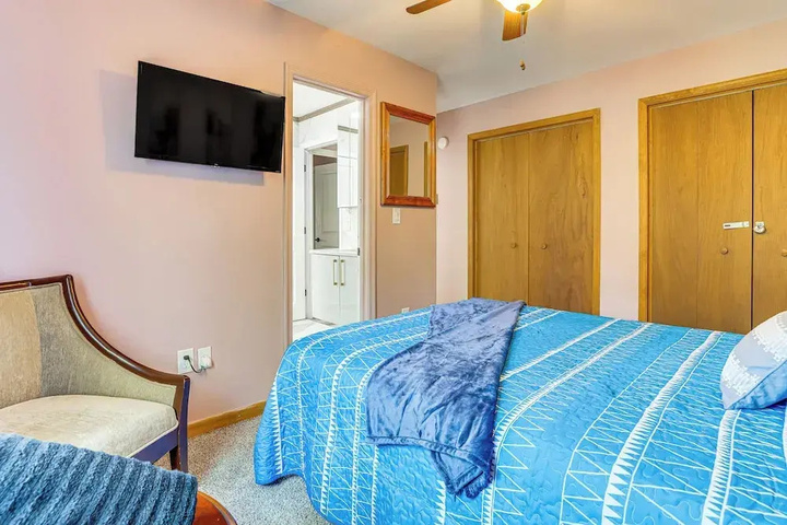 Image of Pocono Getaway: Hot Tub Community Lake Access!