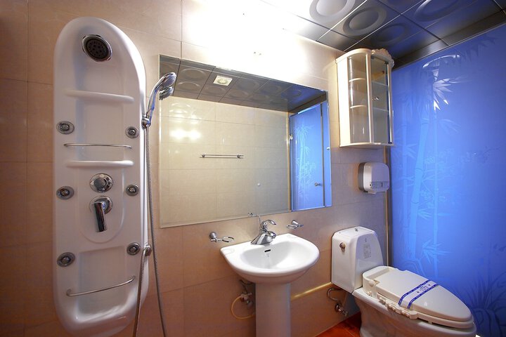 Room 27 of 43