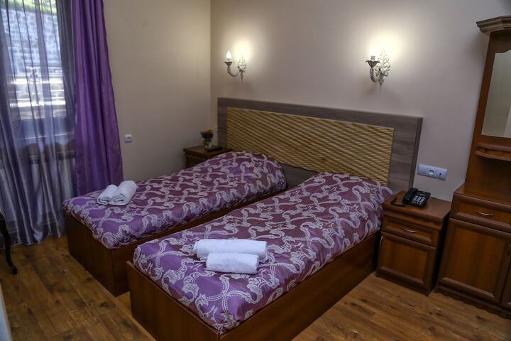 Room 9 of 34