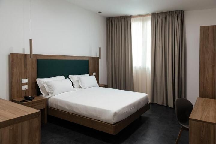 Room 18 of 48