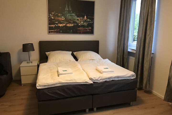Room 6 of 30