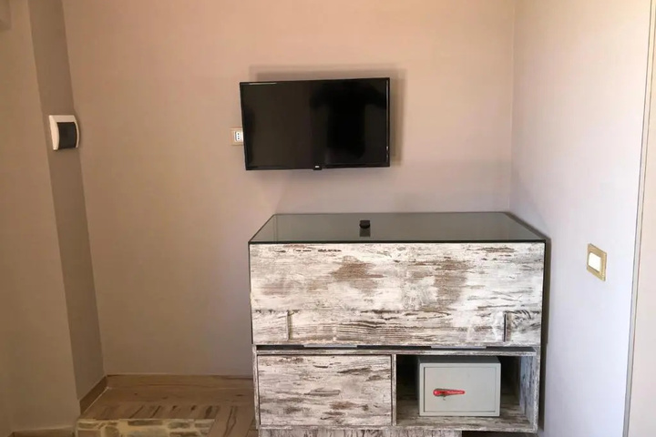 Room 5 of 14