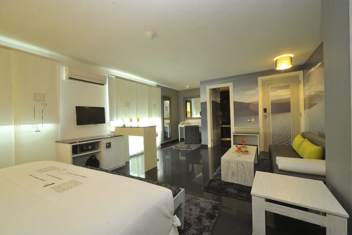 Room 5 of 17