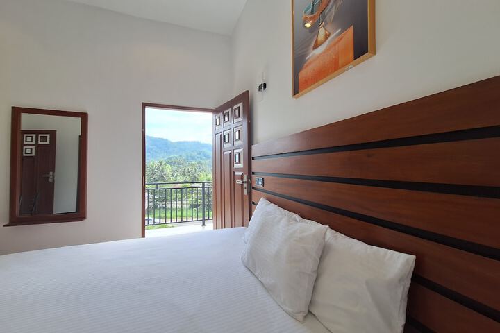 Room 17 of 35