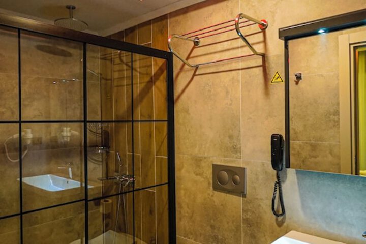 Room 20 of 97