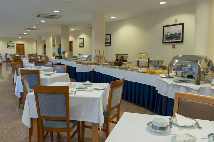 Breakfast/Coffee Service 42 of 60