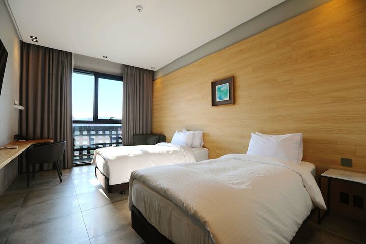 Room 18 of 43