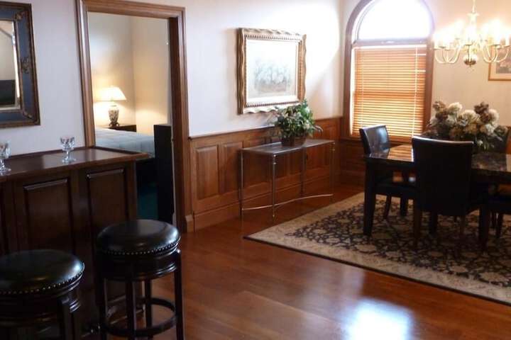 Room 10 of 33
