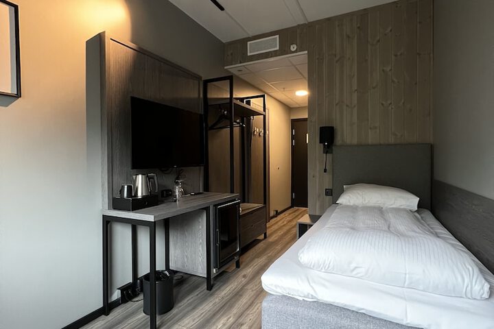 Room 17 of 52