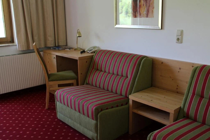 Room 4 of 15