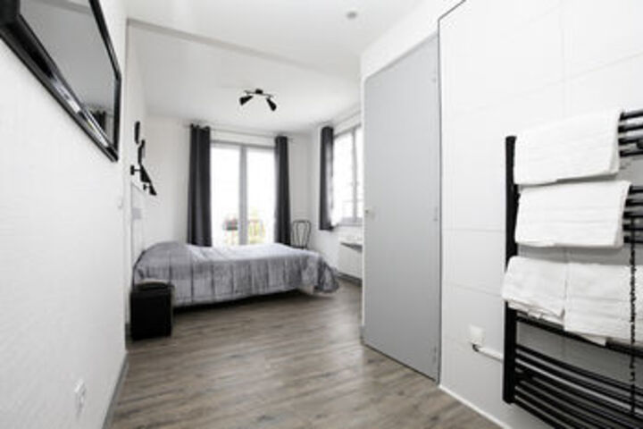 Room 12 of 28