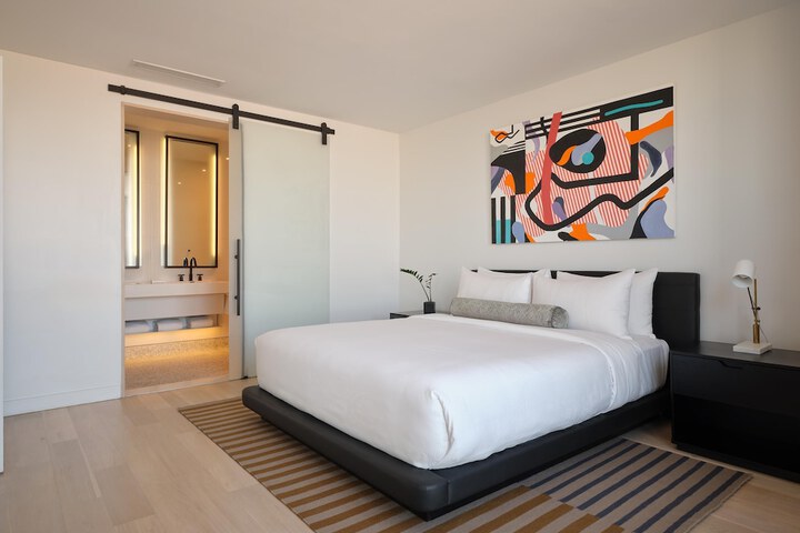Room 40 of 144