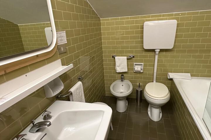 Room 54 of 106