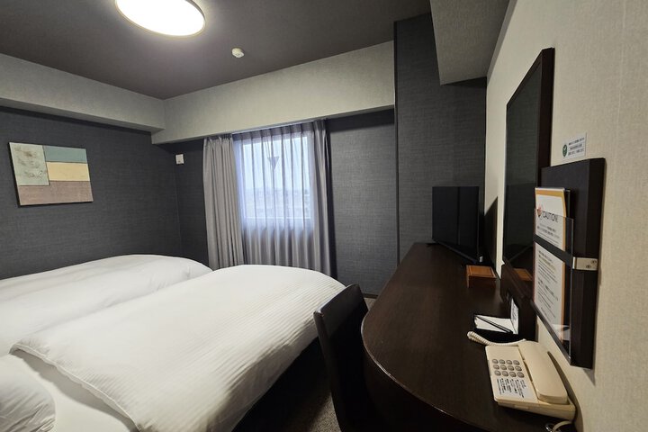 Room 12 of 28