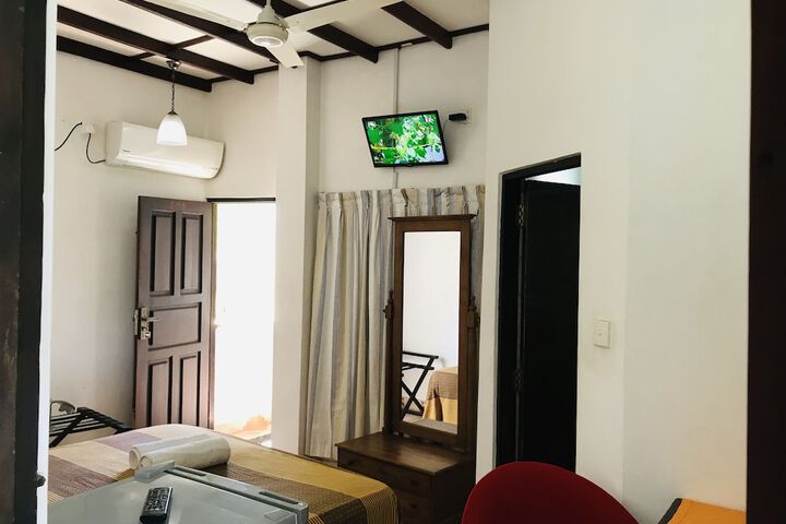 Room 11 of 27