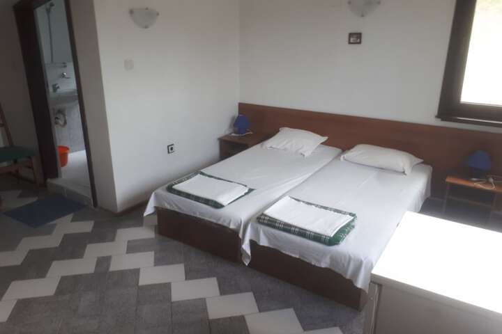 Room 10 of 11
