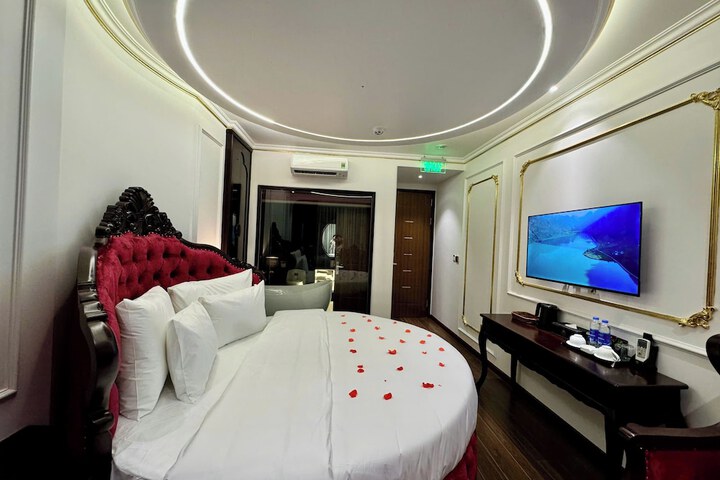 Room 77 of 165
