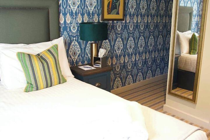 Room 40 of 153